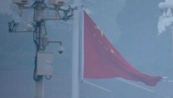 A Chinese soldier opens the Chinese national flag during the flag raising ceremony in the smog on Tiananmen Square outside the Great Hall of the People where the opening session of the annual National People's Congress is held in Beijing, Tuesday, March 5, 2019. (AP Photo/Ng Han Guan) people congress hall 天安门 国旗 china flag
