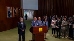香港立法會通過削減區議會直選議席數目