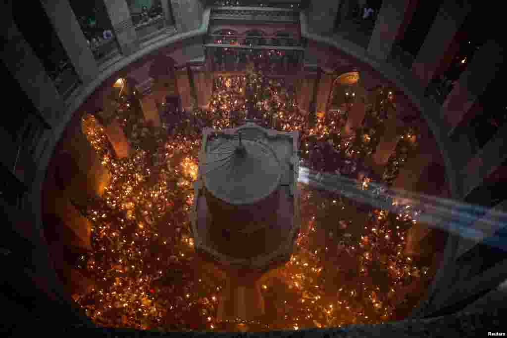 Orthodox Christian worshipers attend the Holy Fire ceremony at the Church of the Holy Sepulchre in Jerusalem&#39;s Old City, April 15, 2023.