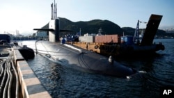 미 해군의 오하이오급 전략핵잠수함 USS 켄터키함이 19일 부산에 입항했다. 