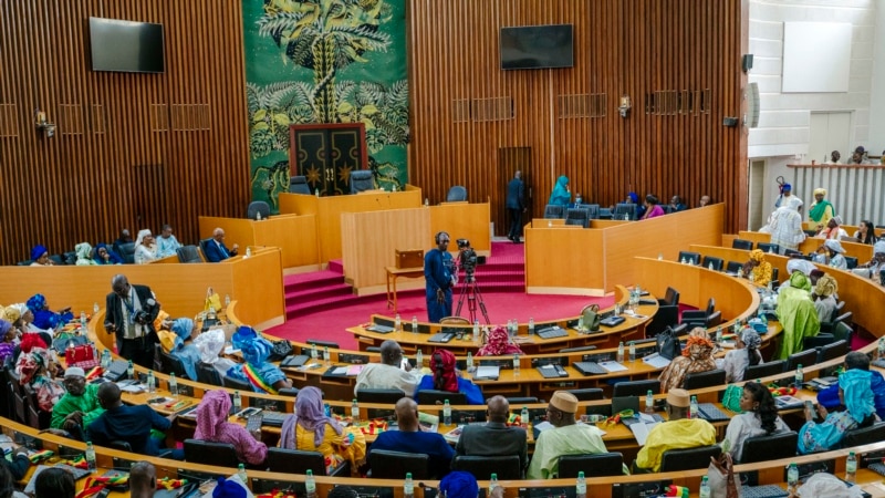 Sénégal: l'Assemblée rend leur éligibilité à deux opposants