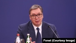 Predsednik Srbije Aleksandar Vučić obraća se medijima posle sastanka sa političkim predstavnicima Srba sa Kosova, u Beogradu, 7. aprila 2023. (Foto: FoNet)