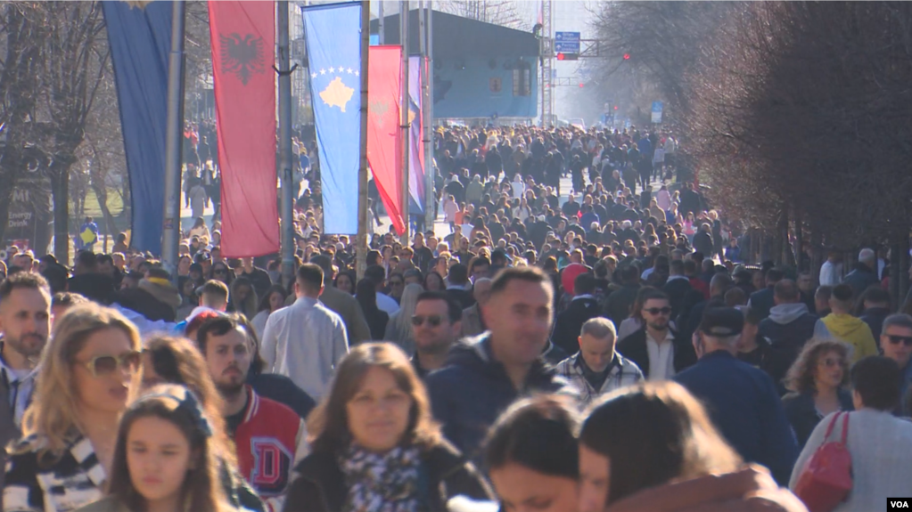 Kosova kremton 16 vjetorin e pavarësisë