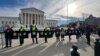 Protest protivnika Donalda Trumpa ispred Vrhovnog suda SAD (Foto: VOA, Jovana Đurović)