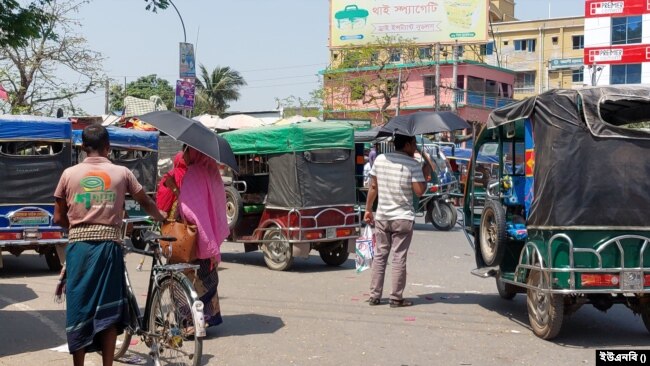 বাংলাদেশের বিভিন্ন জেলার ওপর দিয়ে বইছে তাপপ্রবাহ।