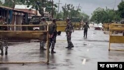 উত্তর-পূর্ব ভারতের মণিপুরের উপদ্রুত এলাকায় প্রাণঘাতী হামলা আটকাতে পুলিশের গাড়িতেও তল্লাশির নির্দেশ প্রশাসনের
