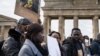 Les manifestations contre le pouvoir sénégalais gagnent l'Europe, notamment à Paris et Berlin (photo).