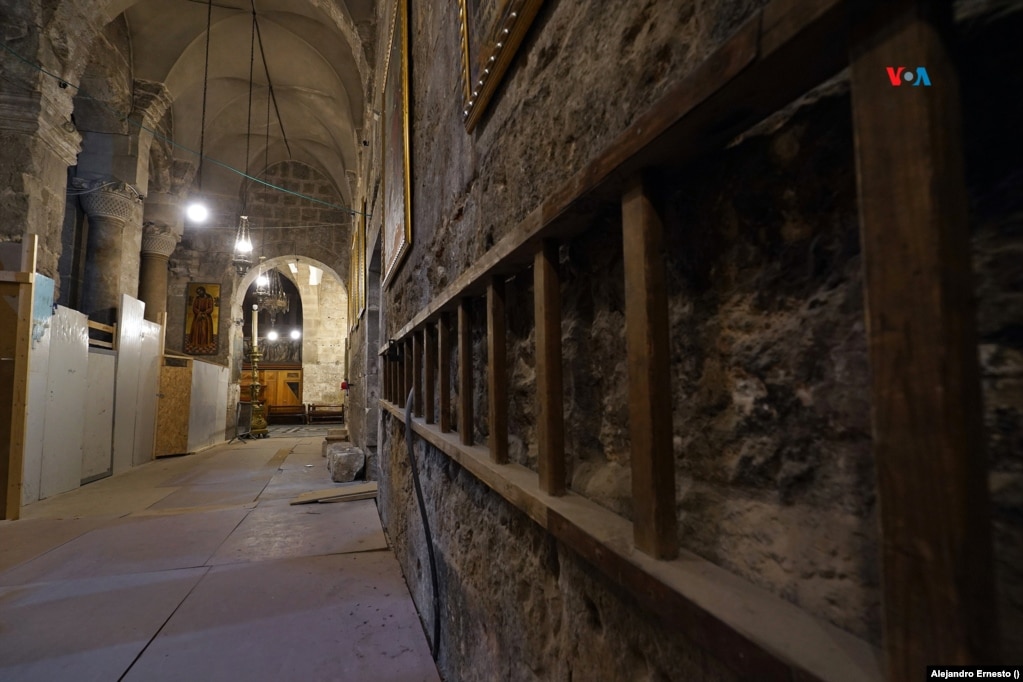 Las congregaciones religiosas que se ocupan de la custodia del Santo Sepulcro han aprovechado la ausencia de visitantes para restaurar.