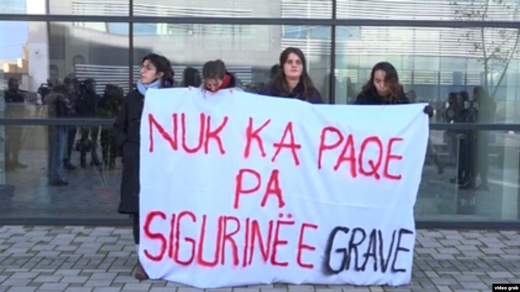 Protestë në Prishtinë pas vrasjes së një gruaje 30 vjecare