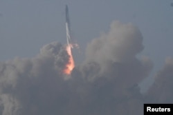 Huge smoke clouds form as SpaceX Starship raises from the company's Boca Chica launchpad on an orbital test mission near Brownsville, Texas, U.S. April 20, 2023. (REUTERS/Gene Blevins)