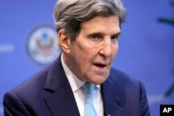 Utusan Khusus Presiden AS untuk Iklim John Kerry di Sapporo, Jepang, 16 April 2023. (Foto: AP)