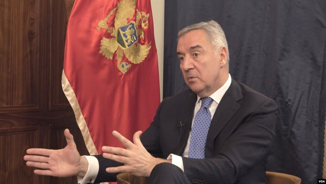 Predsjednik Crne Gore Milo Đukanović u razgovoru sa novinarkom Glasa Amerike Sanjom Novaković, u Podgorici 28. mart 2023. (Foto: VOA/Jovan Radulović)