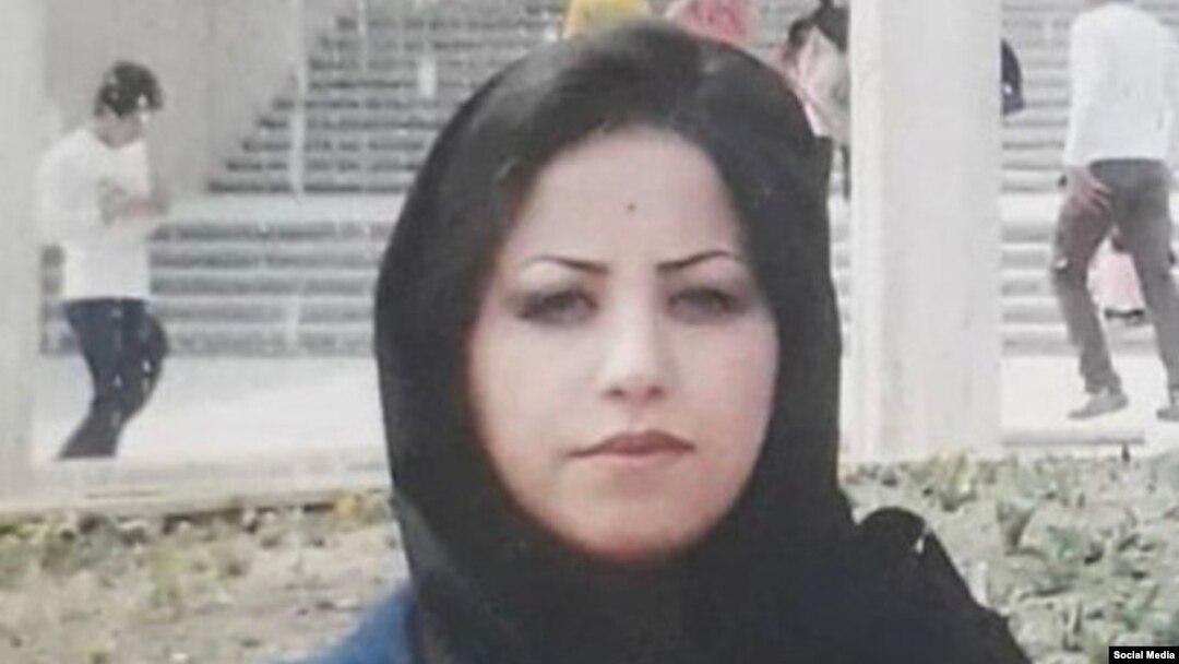  یہ تصویر جسے سمیرا سبزیان کی تصویر کہا جا رہا ہے سوشل میڈیا پر گردش کر رہی ہے۔انہیں بدھ کے روز ایران میں پھانسی دی گئی ہے 