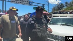 Mexique: libération de 13 policiers retenus par des manifestants partis à l'assaut d'une ville