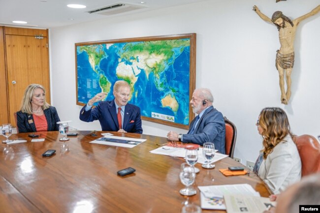 NASA Administrator Bill Nelson and Brazil's President Luiz Inacio Lula da Silva attend a meeting at the Planalto Palace in Brasilia, Brazil July 24, 2023. (Brazilian Presidency/Handout via REUTERS)