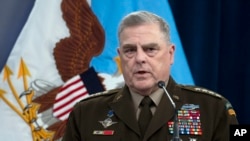 El jefe del Estado Mayor Conjunto, general Mark Milley, habla durante una conferencia de prensa con el secretario de Defensa, Lloyd Austin, en el Pentágono en Washington, el 18 de julio de 2023.
