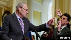 Basop! Umkhokheli wamalunga ebandla lama Democrats edale le Senate, uMnu. Chuck Schumer ekhuluma lentathelizindaba.