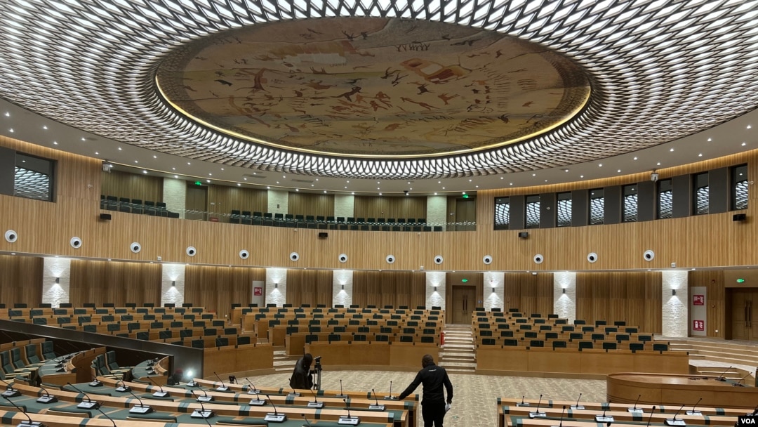 Zimbabwe's Parliament in Mount Hampden, about 60km northwest of Harare, is expected to take up legislation that officially bans the death penalty. (Columbus Mavhunga/VOA) 