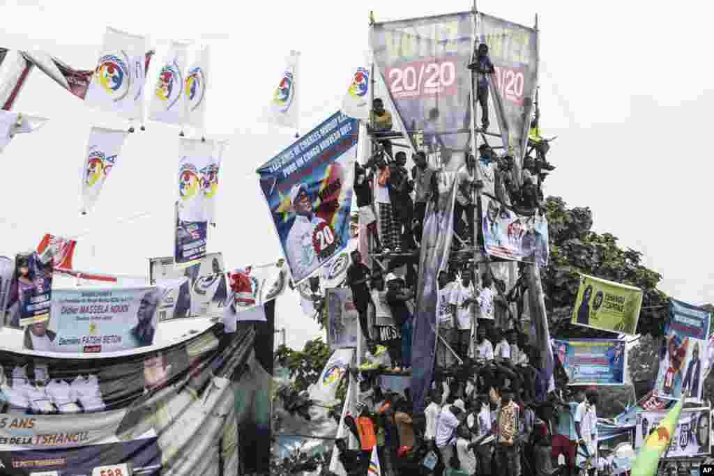 Supporters of president Felix Tshisekedi gather during a final rally ahead of the presidential elections, in Kinshasa, Democratic Republic of the Congo, Dec. 18, 2023. 