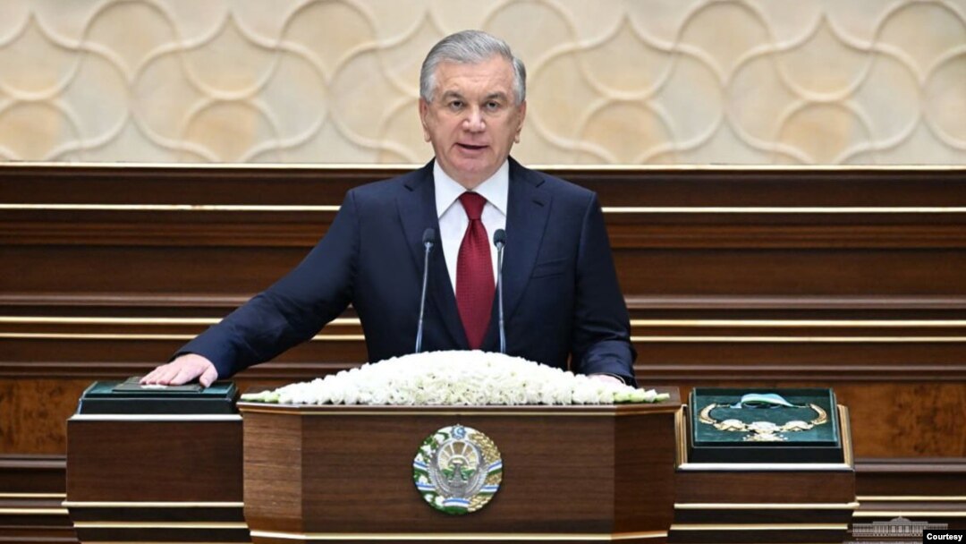 2023-yilda prezidentlikka ikkinchi bor saylangan Shavkat Mirziyoyev O'zbekistonni keyingi o'n yillikda boshqarishi tayin, deydi fuqarolar. Vaziyat qay tomon yo'naladi? Demokratiya yo repressiya? 