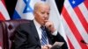 ARCHIVO - El presidente de Estados Unidos, Joe Biden, escucha mientras él y el primer ministro israelí, Benjamin Netanyahu, participan en una reunión bilateral ampliada con funcionarios de los gobiernos israelí y estadounidense el 18 de octubre de 2023, en Tel Aviv.