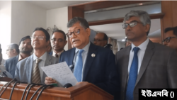 পররাষ্ট্র, শ্রম ও বাণিজ্য সচিবদের সঙ্গে ইইউ প্রতিনিধিদলের বৈঠকে সাংবাদিকদের সঙ্গে পররাষ্ট্রসচিব মাসুদ বিন মোমেন। ১৫ নভেম্বর, ২০২৩।