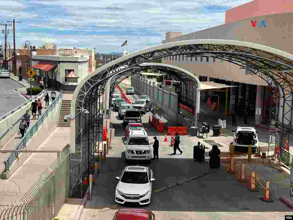 Puerto Fronterizo Deconcinni en Nogales, Arizona, uno de los ocho puertos en el sur del país que reciben las citas de CBPOne.
