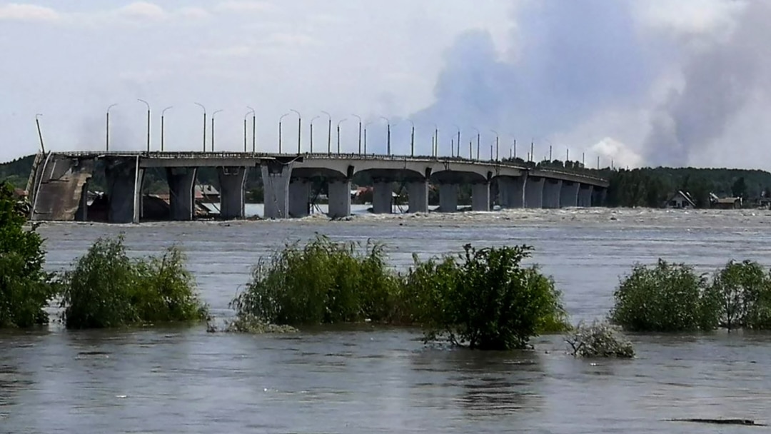 Loretta Brooks Buzz: Nova Kakhovka Bridge