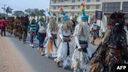 Des danseurs Gulewamkulu du Malawi lors d'une marche culturelle au début de la journée culturelle de la Fondation du patrimoine Chewa à Lilongwe, le 14 octobre 2023. (Photo Amos Gumulira / AFP)