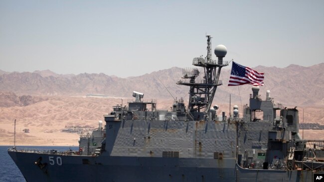 Amerikan donanmasına ait çıkarma gemisi USS Carter Hall