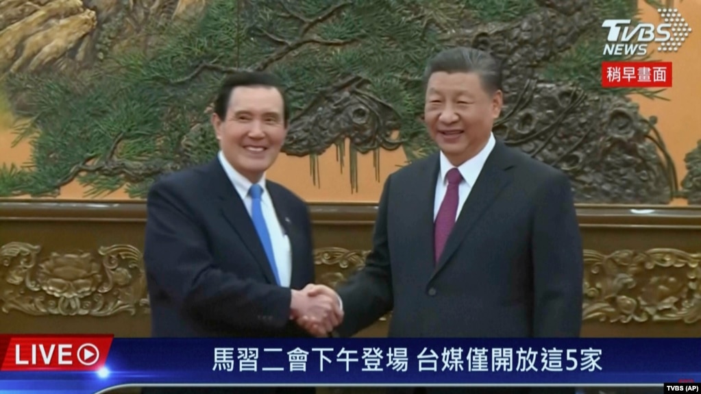 中国领导人习近平在北京会见台湾前总统马英九。（2024年4月10日）