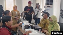 Salah satu timses caleg dan timses capres mengikuti layanan konsultasi kesehatan mental secara gratis yang diadakan oleh RSUD Taman Sari, bekerja sama dengan RS Soeharto Herdjaan dan Puskesmas Taman Sari, di RSUD Taman Sari, Selasa (20/2). (Humas RSUD Taman Sari).