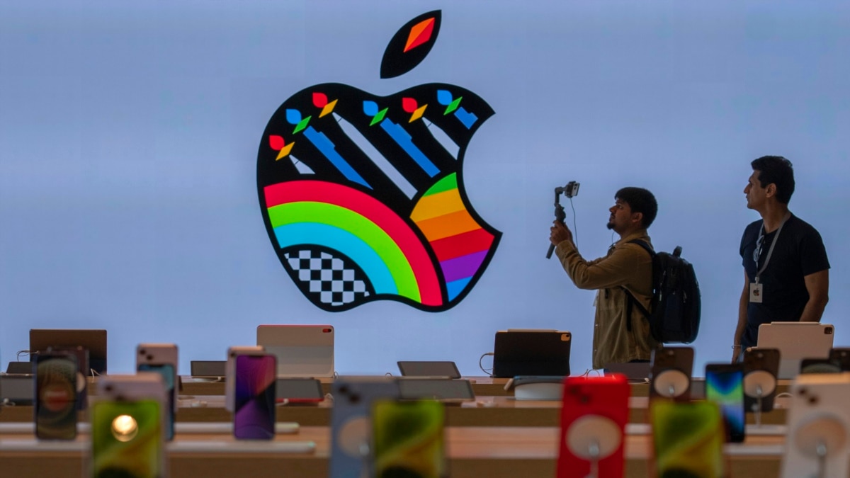 Apple bets big on India as it opens its first flagship store