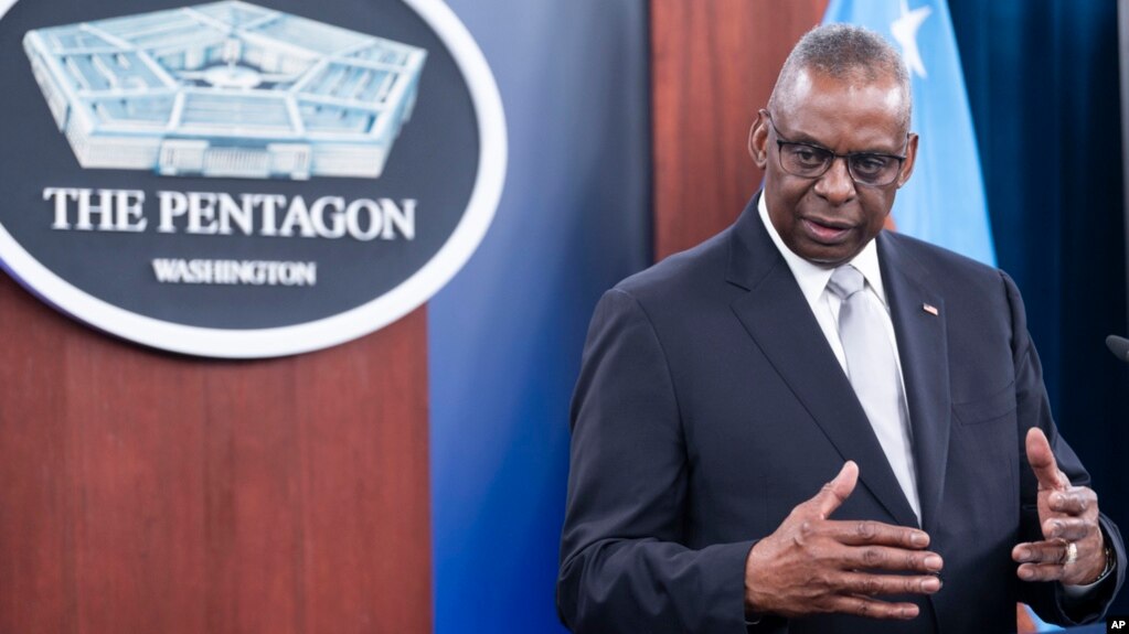 DOSYA - Savunma Bakanı Lloyd Austin, 1 Şubat 2024'te Pentagon'da düzenlenen Pentagon basın toplantısında konuşuyor.