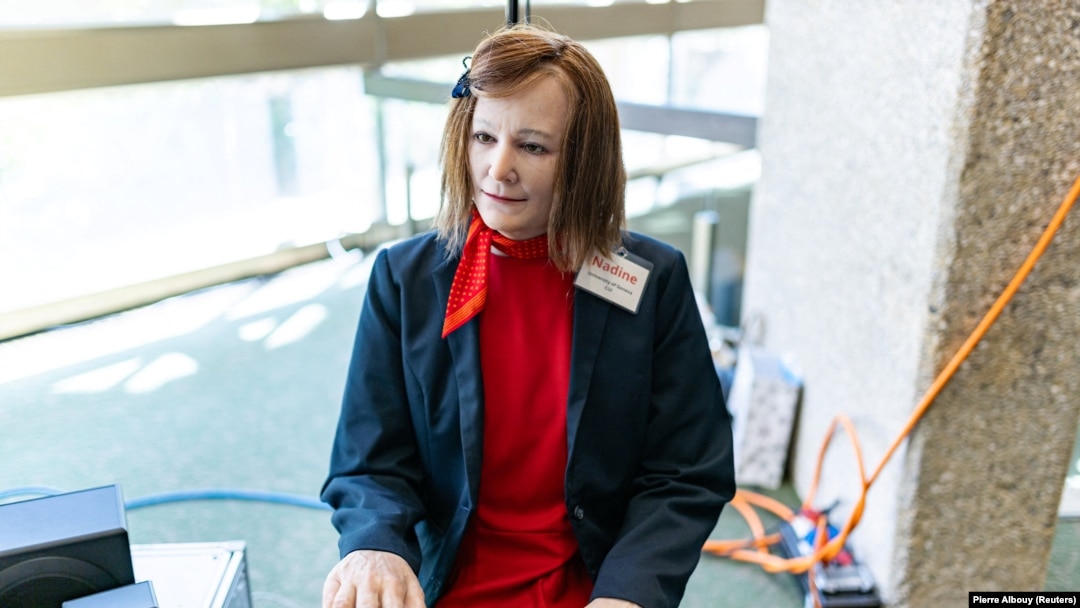 Robot humanoid 'Nadine' dipamerkan dalam acara konferensi 'AI untuk Kebaikan', di Jenewa, Swiss, 6 Juli 2023. (Foto: REUTERS/Pierre Albouy)