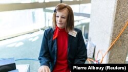 Robot humanoid 'Nadine' dipamerkan dalam acara konferensi 'AI untuk Kebaikan', di Jenewa, Swiss, 6 Juli 2023. (Foto: REUTERS/Pierre Albouy)