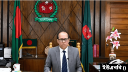 নির্বাচন ভবনের মিডিয়া সেন্টারে সাংবাদিকদের সঙ্গে আলাপকালে বাংলাদেশের প্রধান নির্বাচন কমিশনার (সিইসি) কাজী হাবিবুল আউয়াল। ২৬ নভেম্বর, ২০২৩।