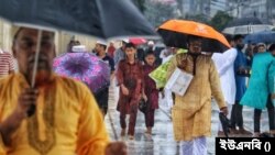 বৃষ্টির মধ্যেই বাংলাদেশের মুসলমানদের ঈদুল আজহা উদযাপন