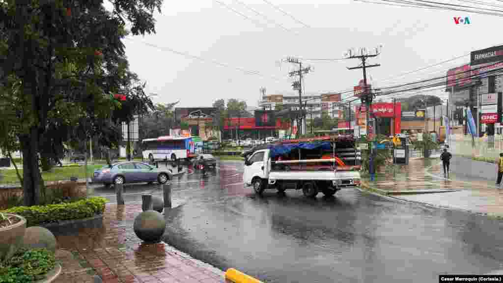 Así luce la capital de El Salvador tras la llegada de tormenta tropical Pilar.