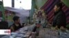 Bolivianos se aferran a la fe y a las miniatura con la esperanza de cumplir sus sueños