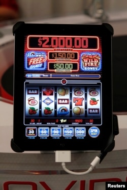 ILUSTRASI - Aplikasi perjudian online San Manuel Indian Bingo and Casino "Code Red" pada konvensi permainan online GiGse di hotel Westin di San Francisco, California, 24 April 2012. (REUTERS/Beck Diefenbach)