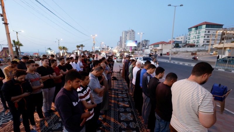 Sepanjang Jalan di Tepi Pantai Gaza Kini Dilengkapi Tempat Salat Portabel 8 Sepanjang Jalan di Tepi Pantai Gaza Kini Dilengkapi Tempat Salat Portabel
