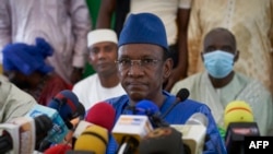 Leader of the coalition M5-RFP (Mouvement du 5 Juin-Rassemblement des Forces Patriotiques) Choguel Kokalla Maiga (C) speaks to the press on May 28, 2021. 