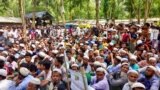 Pengungsi Rohingya di Cox's Bazar, Bangladesh, berkumpul di Kamp Pengungsi Kutupalong, memperingati lima tahun pelarian mereka dari Myanmar untuk menghindari penumpasan militer tahun 2017, 25 Agustus 2022. (REUTERS / Rafiqur Rahman)