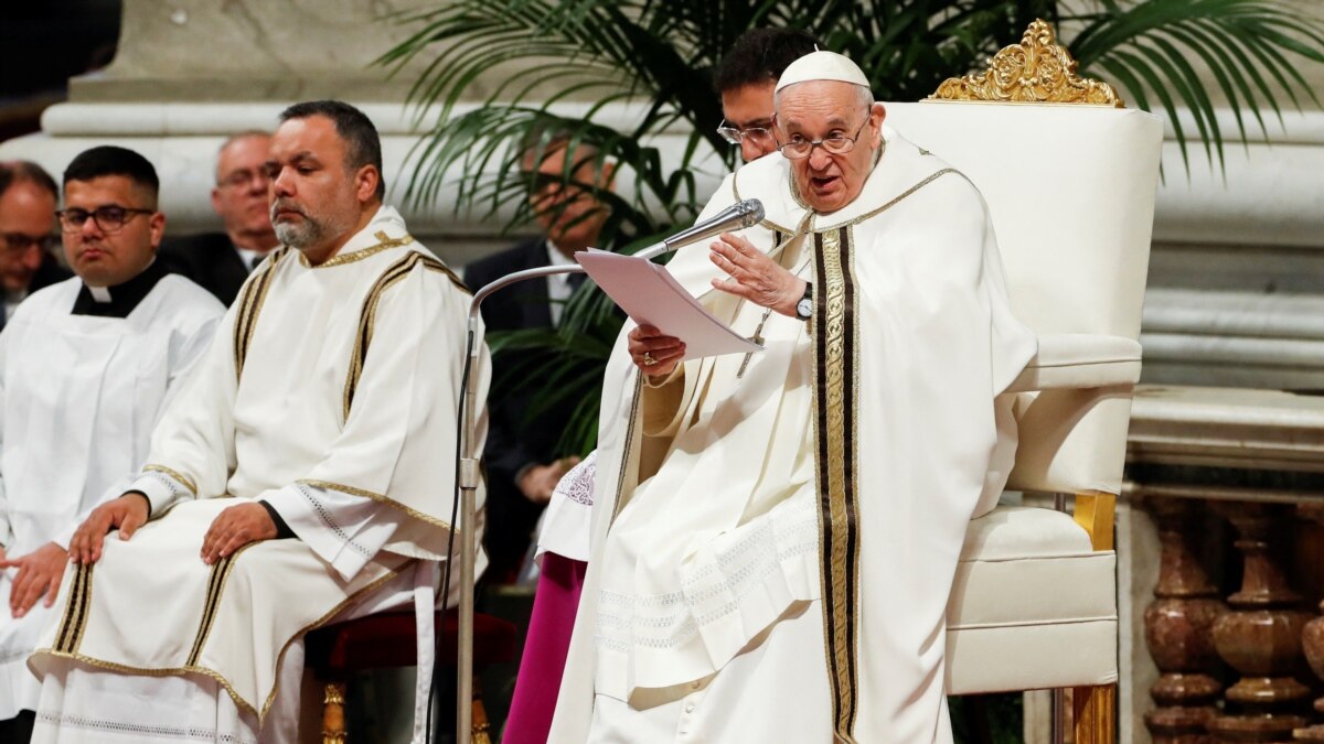 on-holy-thursday-healthy-looking-pope-urges-priests-to-shun-disunity