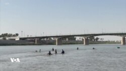 عێراقییەکان لەناو گەرماییەکی سووتێنەردا لە ئاوە دابەزیوەکەی ڕووباری دیجلە خۆیان فێنک دەکەنەوە