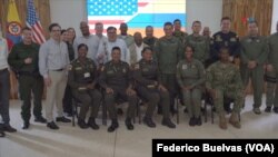 Una imagen de la delegación estadounidense y colombiana en la entrega de becas en Quibdó, capital del departamento colombiano del Chocó, el 27 de septiembre de 2023.