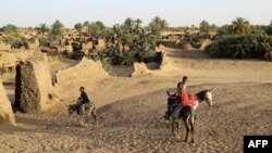 La région de Tillabéri est située dans la zone dite "des trois frontières" entre Niger, Mali et Burkina Faso, régulièrement frappée par les groupes jihadistes.