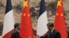 Presiden Prancis Emmanuel Macron (kiri) bersama Presiden China Xi Jinping di Beijing, 6 April 2023. (AP / Ng Han Guan, Pool, File)