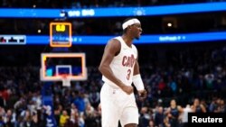  Caris LeVert (3) des Cleveland Cavaliers réagit après le match contre les Dallas Mavericks, USA, le 27 décembre 2023.